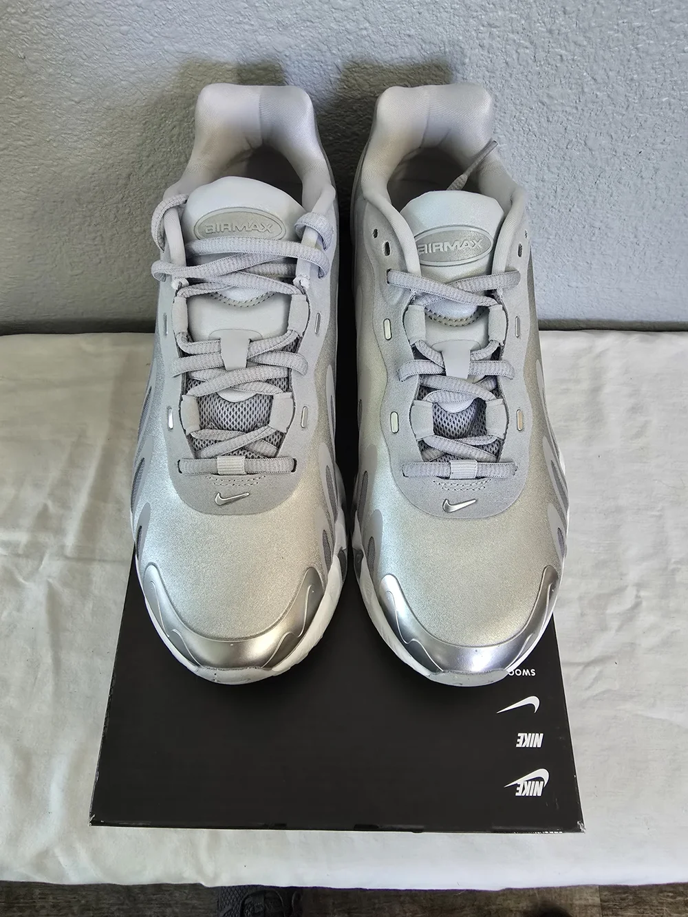 Nike Air Max DN8 Sneakers - Silver/White